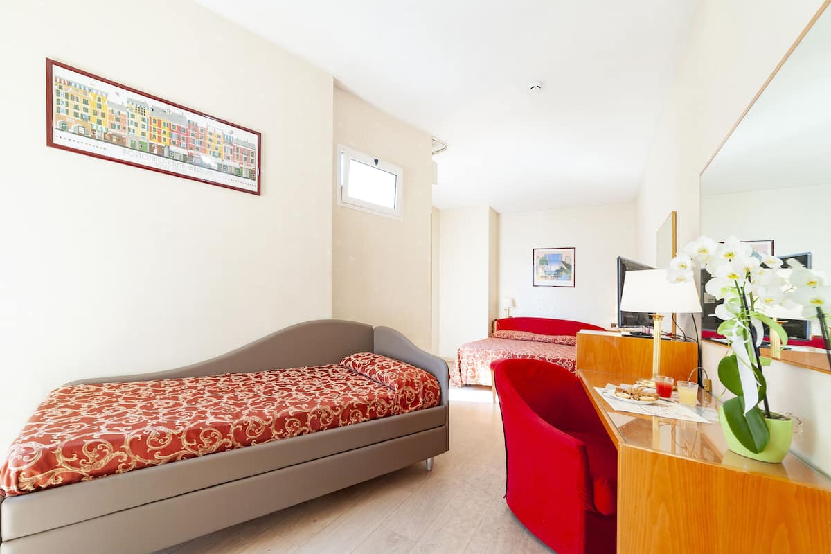 Family Room | Down comforters, in-room safe, desk, travel crib
