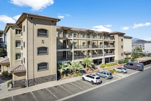 Exterior - Walking on Sunshine Ground Level (St. George)