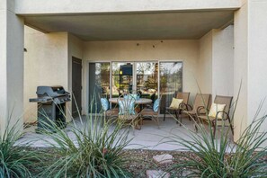 Condo, Multiple Beds, Patio, Mountain View (Walking on Sunshine) | Outdoor dining