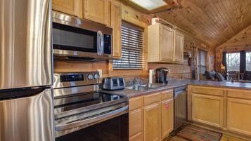 Cabin, 1 King Bed with Sofa bed, Hot Tub, Mountain View (Only Dreamin') | Private kitchen | Fridge, microwave, oven, stovetop