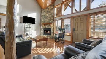 Cabin, Multiple Beds, Fireplace, Mountain View (Kemper's Cabin by Silver Dollar City) | Living area
