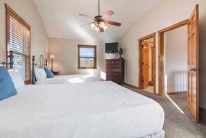 Ferienhütte, Mehrere Betten, Kamin, Bergblick (Kemper's Cabin by Silver Dollar City) | 6 Schlafzimmer, individuell dekoriert, individuell eingerichtet