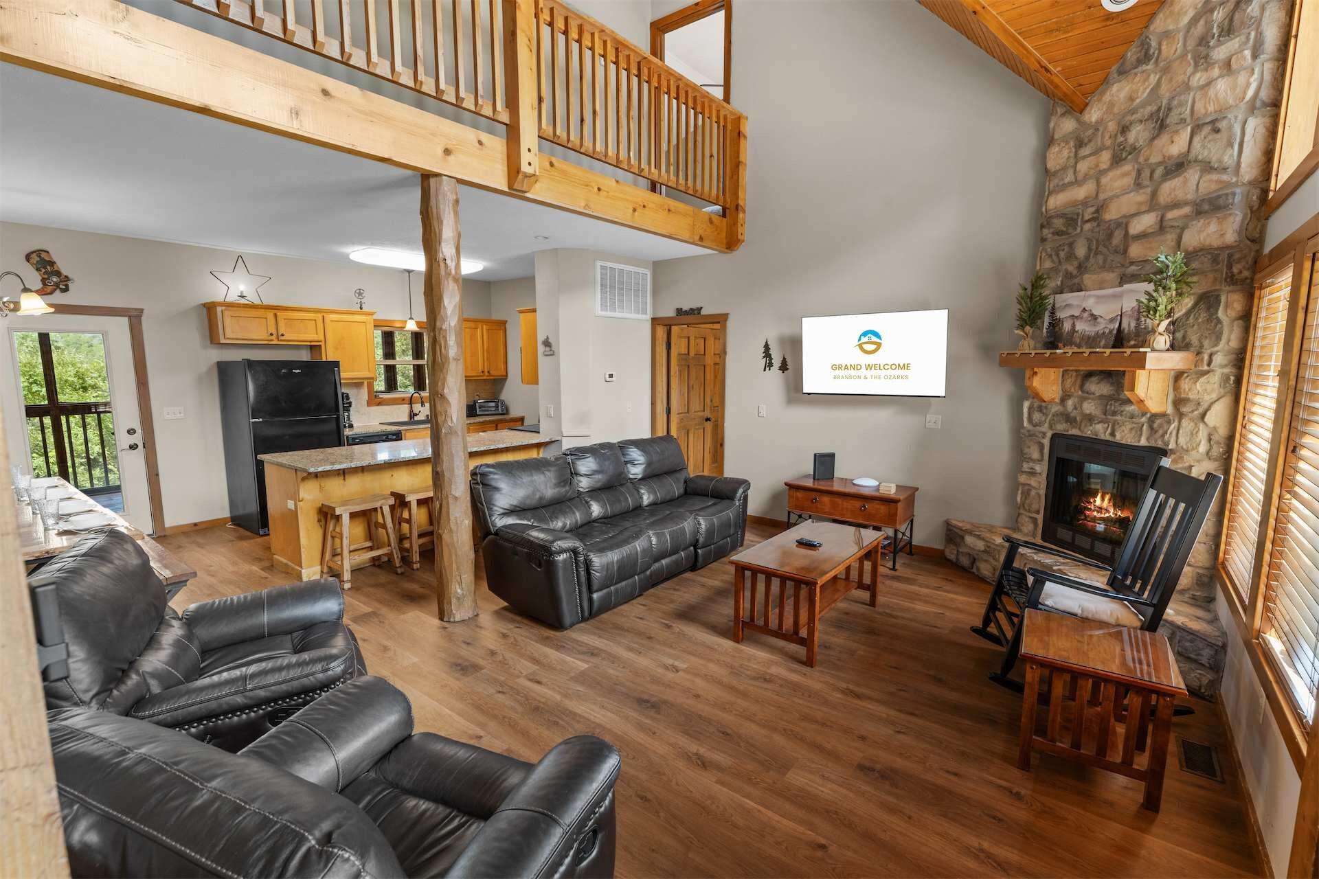 Cabin, Multiple Beds, Fireplace, Mountain View (Kemper's Cabin by Silver Dollar City) | Living area