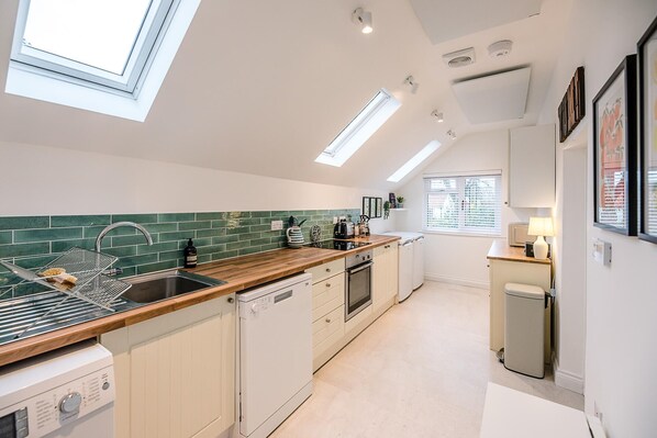 Mikrowelle, Ofen, Herdplatte, Geschirrspüler