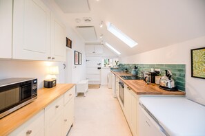 ميكروويف، فرن، موقد طهي مسطح، غسالة أطباق