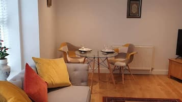 Apartment, 1 Queen Bed | Interior