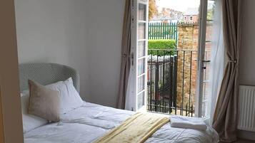 Apartment, 1 Queen Bed | 1 bedroom, iron/ironing board, free WiFi, bed sheets