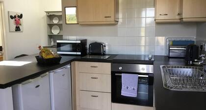 Vale of Glamorgan - Cottage - Sleeps 4 - Parking