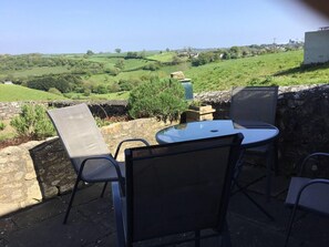 Cottage | Property grounds - Vale of Glamorgan - Cottage - Sleeps 4 - Parking (Barry)