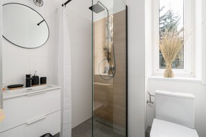 Douche, serviettes fournies