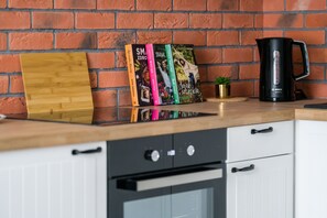 Máy rửa bát, dụng cụ nấu nướng/bát dĩa/dao nĩa 