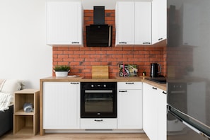 Dishwasher, cookware/dishes/utensils - Apartment Hetmanska Poznan by Renters (Poznan)