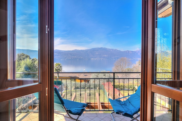 Interior - La Brezza Del Lago Maggiore With View (Laveno Mombello)