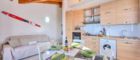 Familienapartment, Mehrere Schlafzimmer, Bergseite (La Brezza Del Lago Maggiore with view) | Innenbereich