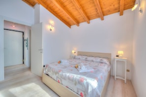 Familjelägenhet - 1 sovrum - balkong - intill bergen (La Brezza Del Lago Maggiore with view) | 1 sovrum, gratis wi-fi och sängkläder