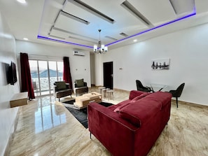 Appartement Majestueux, 1 chambre | Coin séjour | TV connectée de 43 pouces avec chaînes numériques, Netflix