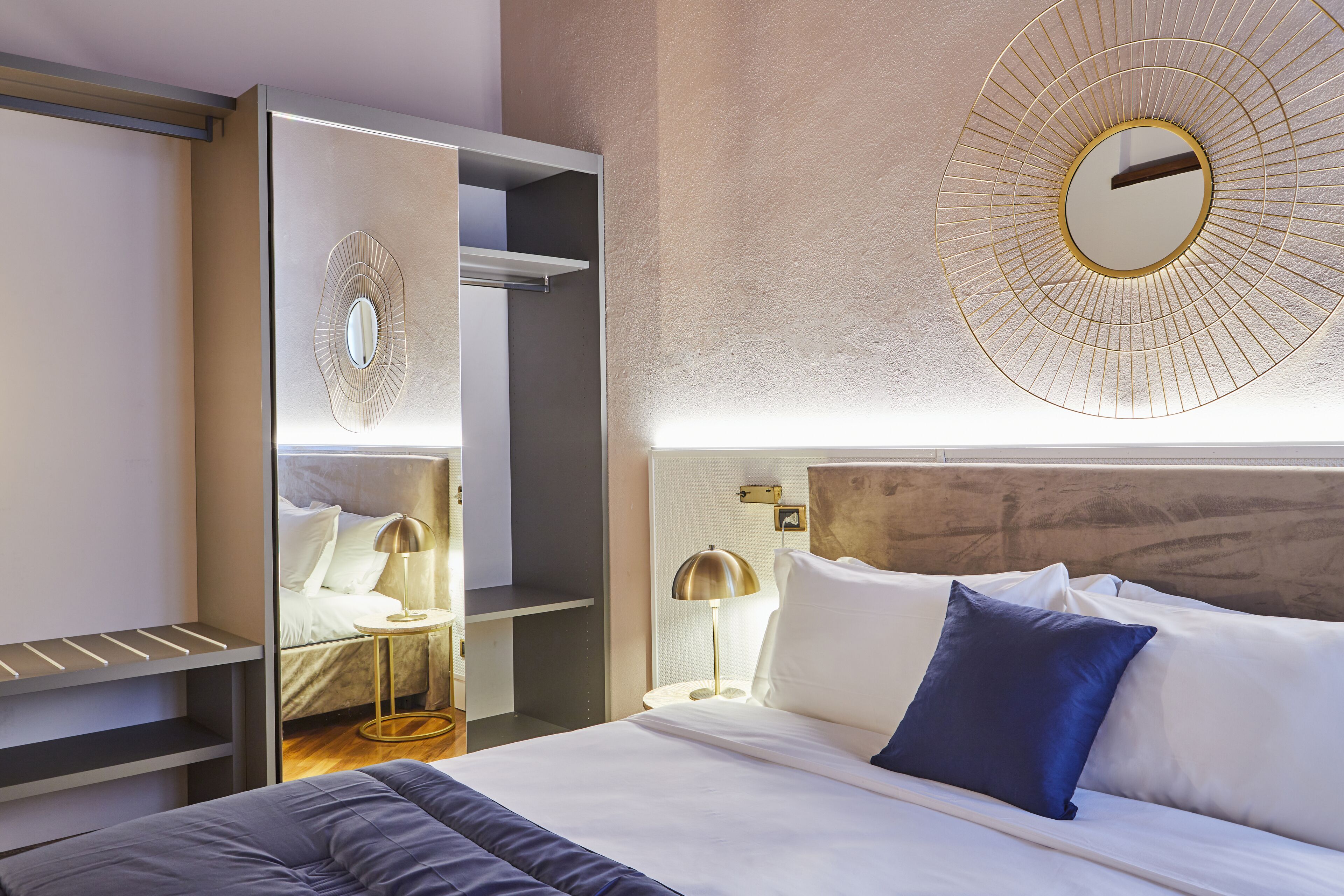 ملاءات من القطن المصري وأغطية فراش متميزة وألحفة محشوة بالريش ومكتب