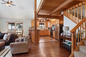 House, Multiple Beds, Fireplace | Living area | 40-inch TV with digital channels, fireplace