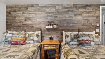 獨棟房屋, 多張床, 庭院, 山景 (Big Bear Happy Place) | 起居區 | 50-吋平面電視、數位頻道、電視、壁爐