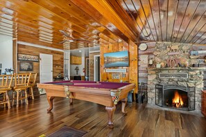 獨棟房屋, 多張床, 庭院, 山景 (Big Bear Happy Place) | 撞球