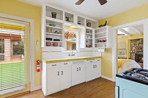 Cottage, Multiple Beds, Garden View | Private kitchen | Fridge, stovetop, dishwasher, coffee/tea maker - Desert Breezes (Morongo Valley)