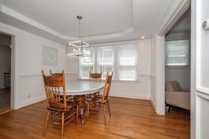 Condo, 1 Queen Bed, Balcony, Garden View | Dining