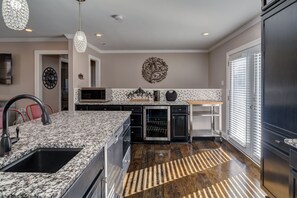 House, Multiple Beds, Kitchen, City View | Private kitchen | Fridge, microwave, oven, stovetop - Five Points Bungalow (Nashville)
