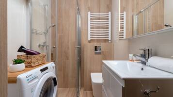 Apartment, 1 Bedroom, Balcony | Bathroom | Shower, towels