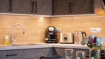 Microwave, dishwasher, coffee/tea maker, cookware/dishes/utensils