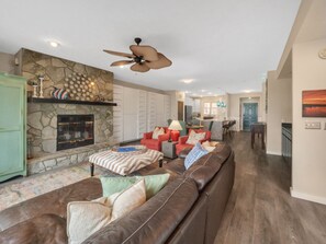 Condo, 2 Bedrooms | Living area | Smart TV