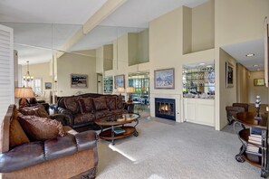 Condo, varias camas (VB886 - Palm Valley CC) | Área de sala de estar