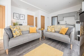 TV, fireplace - The Haywain, Flatford (Colchester)