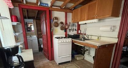 Swallow - Limit 4 2 Bedroom Cottage by RedAwning