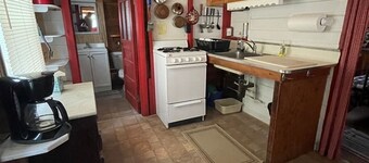 Swallow - Limit 4 2 Bedroom Cottage by RedAwning