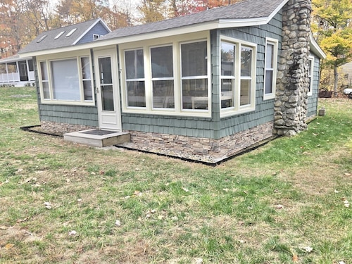 Swallow - Limit 4 2 Bedroom Cottage by RedAwning