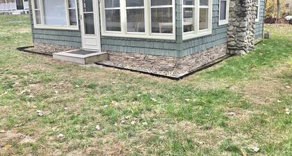 Swallow - Limit 4 2 Bedroom Cottage by RedAwning