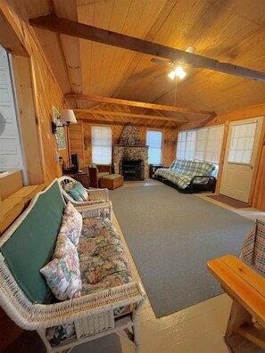 Cottage, 2 Bedrooms | Living area