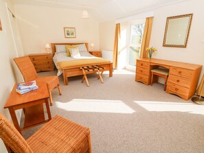 4 bedrooms, individually decorated, individually furnished, free WiFi - Bosworlas Farm House (Penzance)