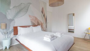 2 Schlafzimmer, laptopgeeigneter Arbeitsplatz, Bügeleisen/Bügelbrett