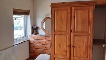 Cottage | 2 bedrooms, iron/ironing board, free WiFi, bed sheets