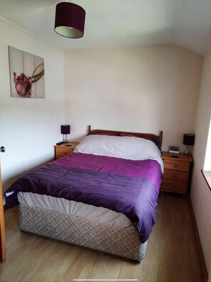 Cottage | 2 bedrooms, iron/ironing board, free WiFi, bed sheets - Charming Two Bed Cottage Glan Gwna Holiday Park (Caernarfon)