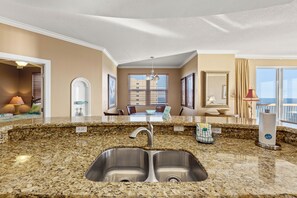 Condo, Multiple Beds, Balcony, Ocean View | Interior