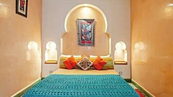 3 chambres, coffres-forts dans les chambres, lit parapluie