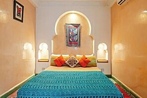 3 bedrooms, in-room safe, travel cot, free WiFi