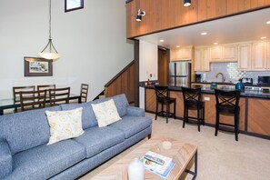 Condo, 2 Bedrooms | Living area