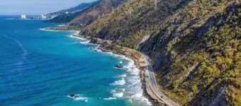 Beautiful, Modern 2 Bedroom Apartment, Bathroom, Well Located!