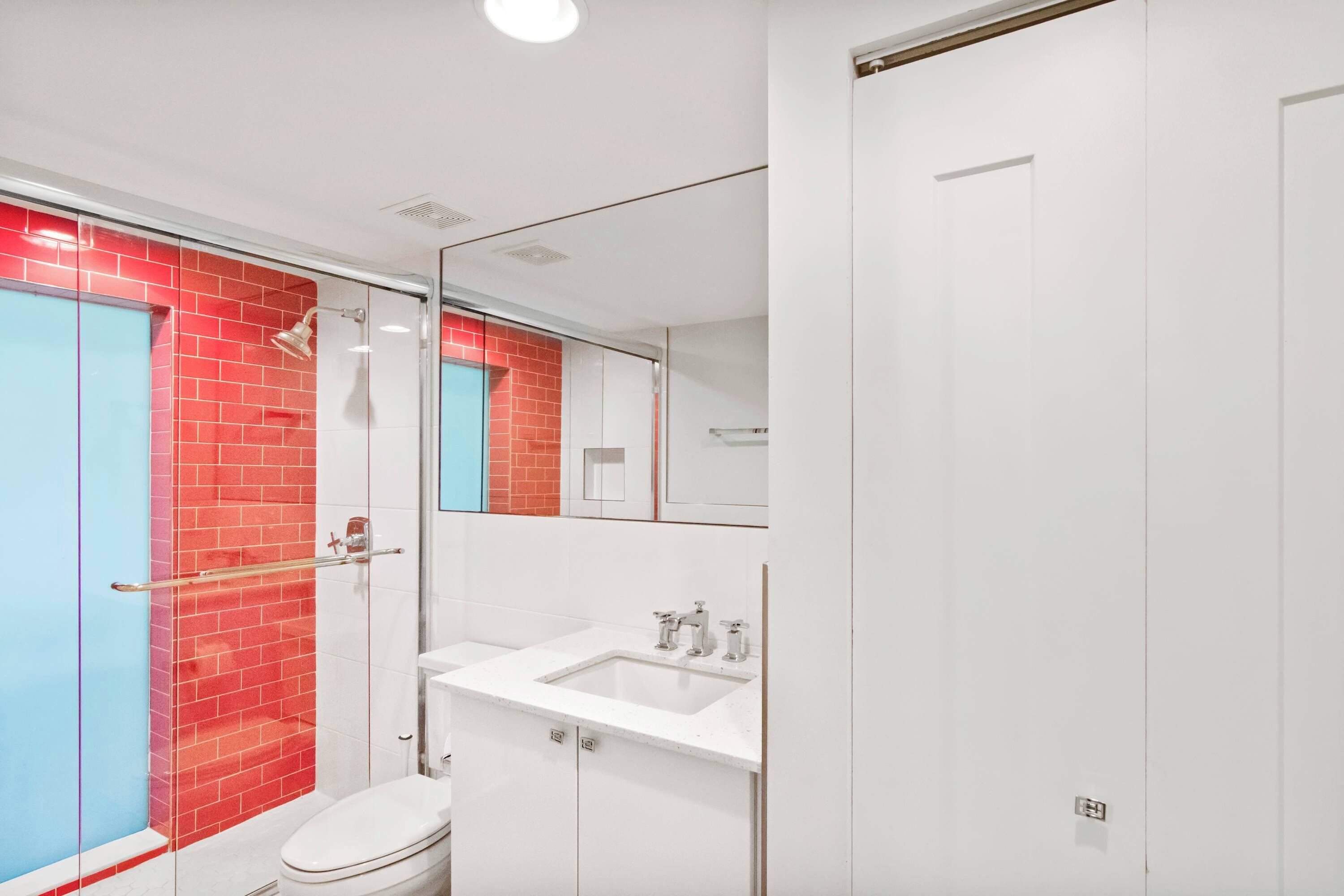 House, Multiple Beds, Patio, Garden View (Delray Deco B) | Bathroom | Shower, towels
