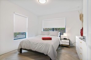 ハウス ベッド (複数台) パティオ ガーデンビュー (Delray Deco B) | 2 室のベッドルーム、客室ごとに異なる装飾、客室ごとに異なるインテリア、WiFi (無料)