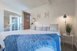 4 habitaciones, decoración personalizada y muebles diferentes 