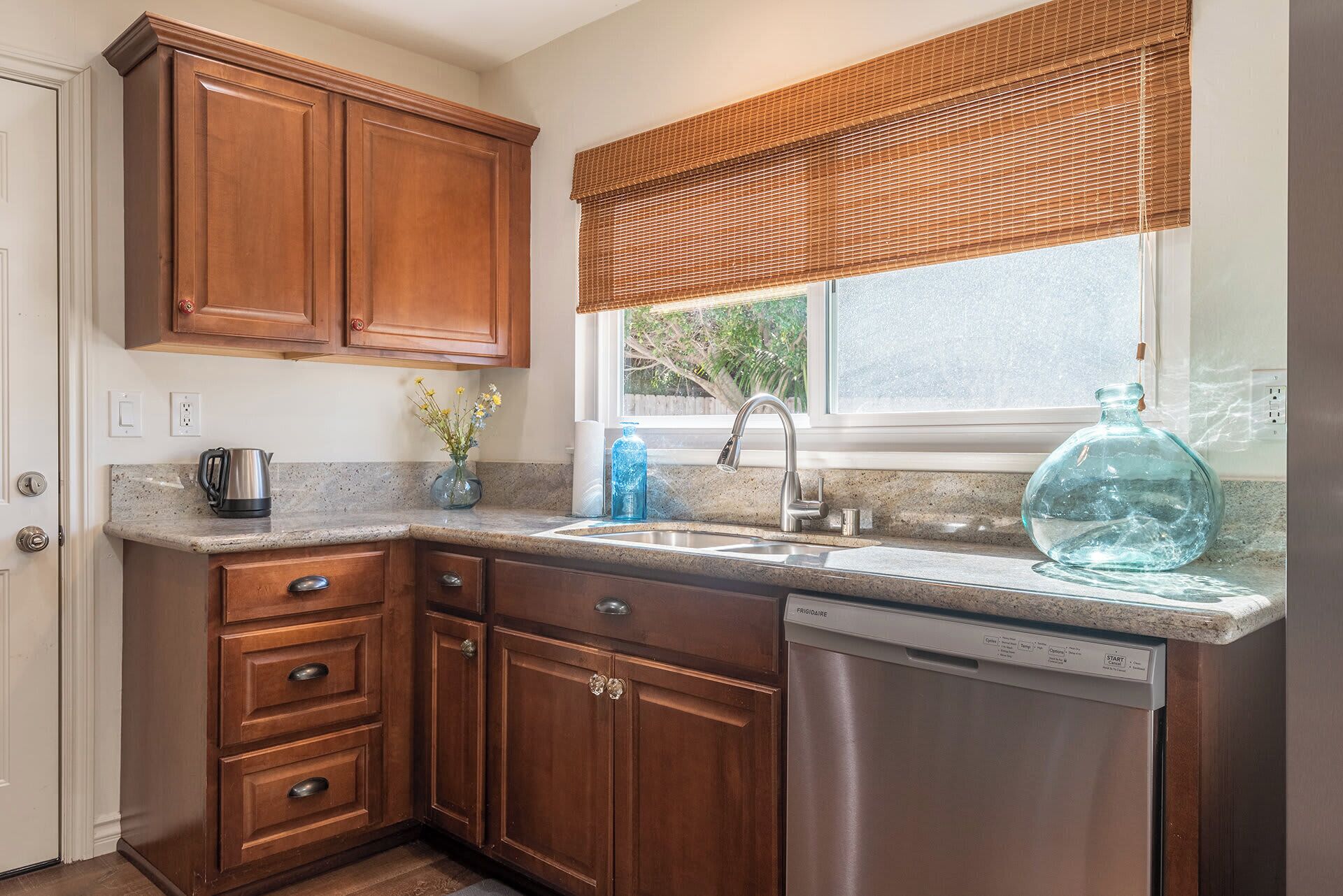 獨棟房屋, 多張床, 熱水浴缸, 花園景觀 | 私人廚房 | 電冰箱、微波爐、烤箱、爐台